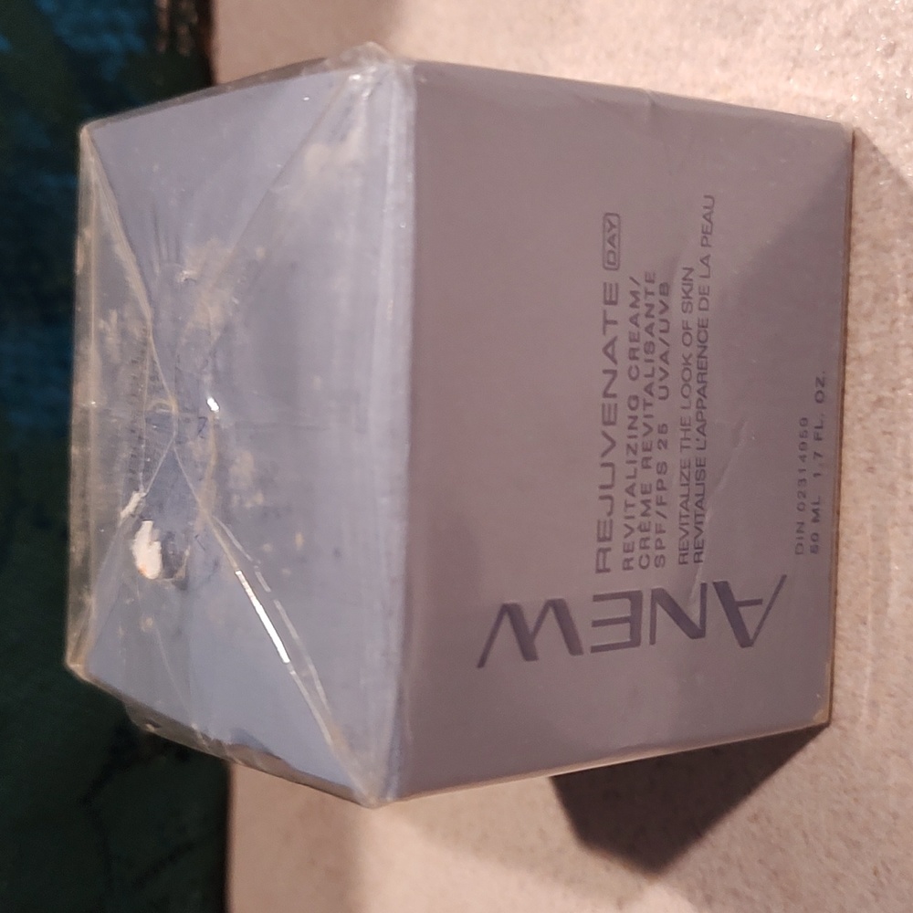 Anew Rejuvenate Day Revitalizing Cream 50 ML 1.7 Floz Avon New old Inventory